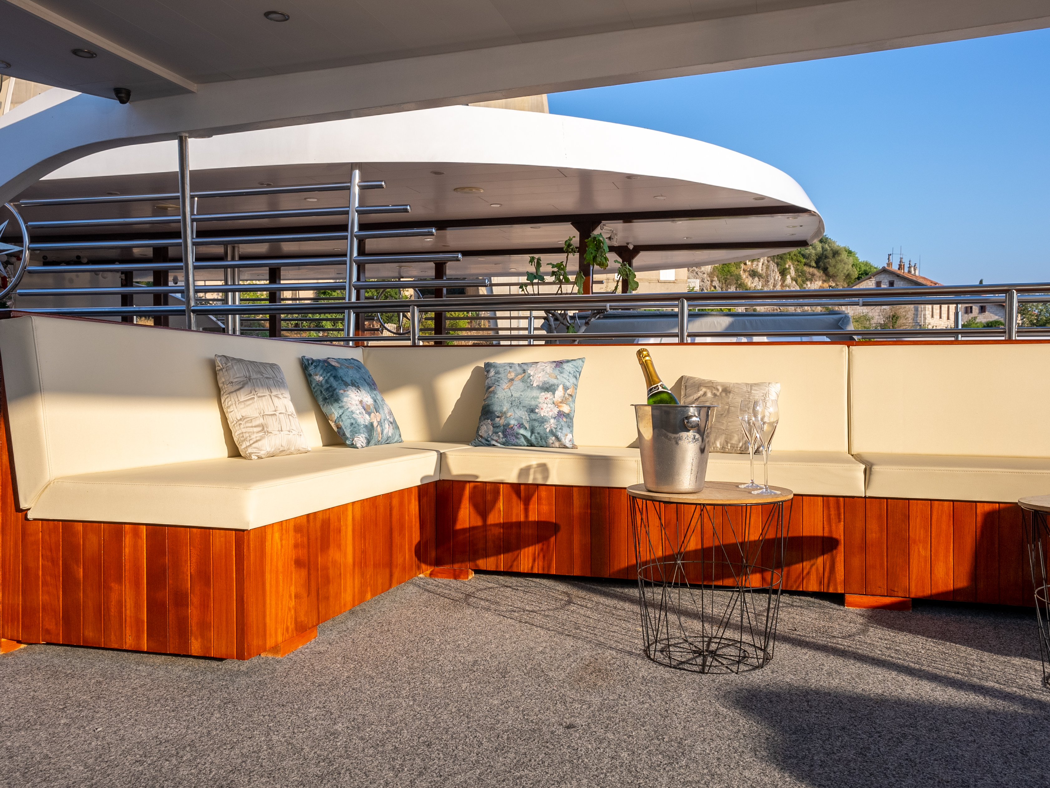 MS Mama Marija dining